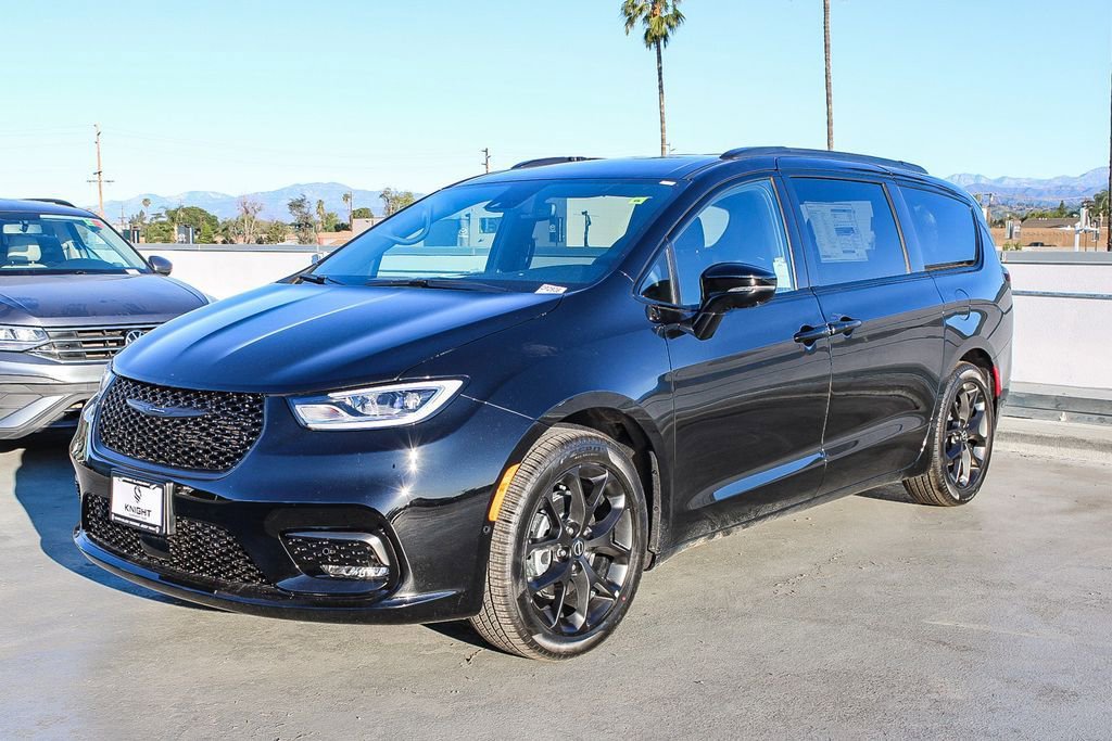 New 2026 Chrysler Pacifica Select w/ S Appearance Package FWD image 4