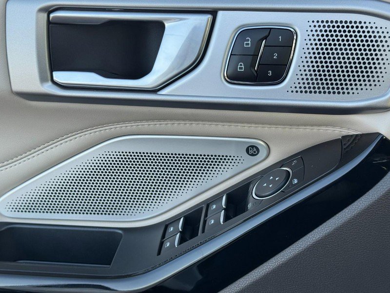 Used 2023 Ford Explorer Platinum w/ Technology Package AWD/4WD image 27