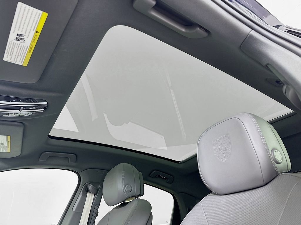 Certified 2023 Porsche Cayenne Platinum Edition image 23