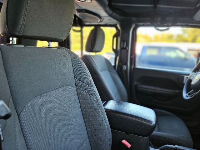 Used 2018 Jeep Wrangler Unlimited Sport image 14