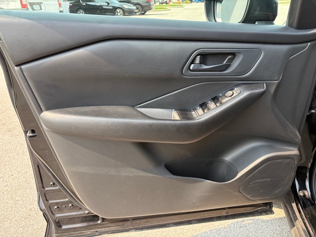 Used 2024 Nissan Rogue S AWD/4WD image 9