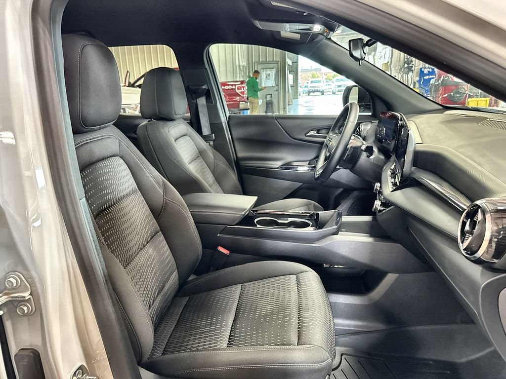 Used 2025 Chevrolet Equinox LT AWD/4WD image 31