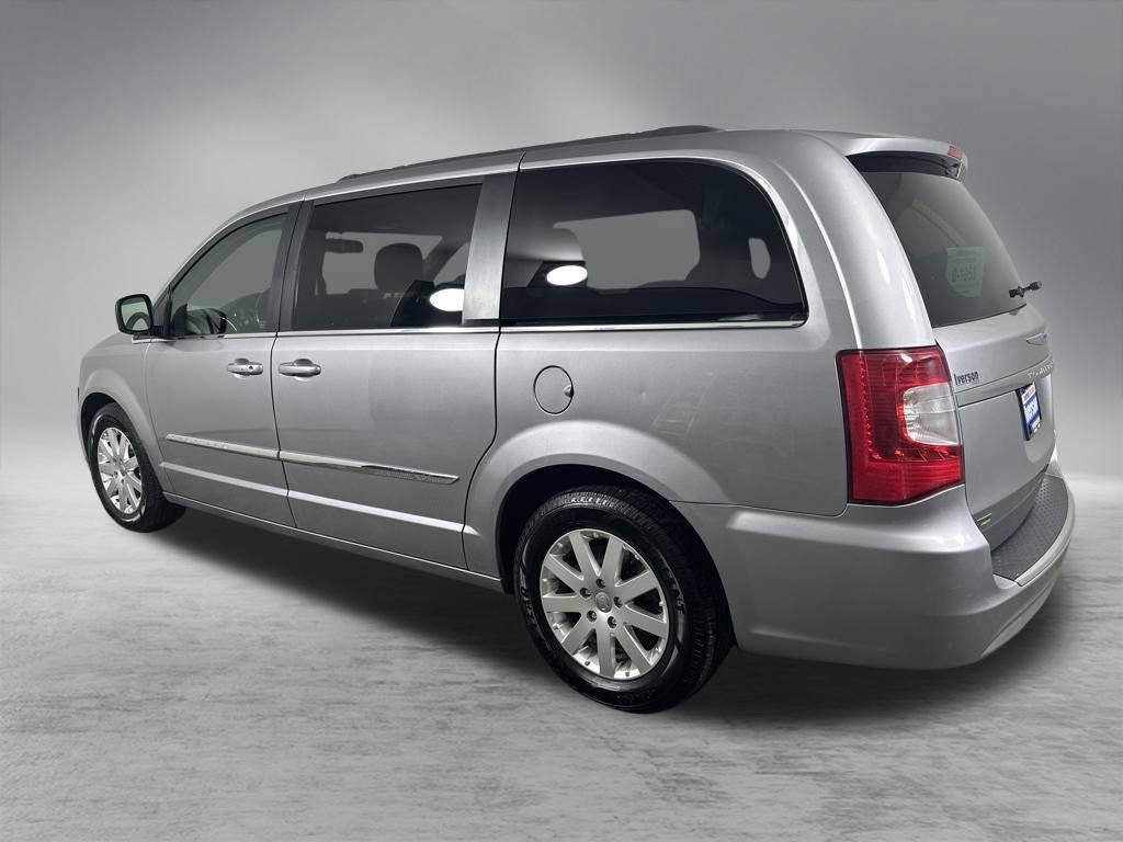 Used 2016 Chrysler Town & Country Touring image 9