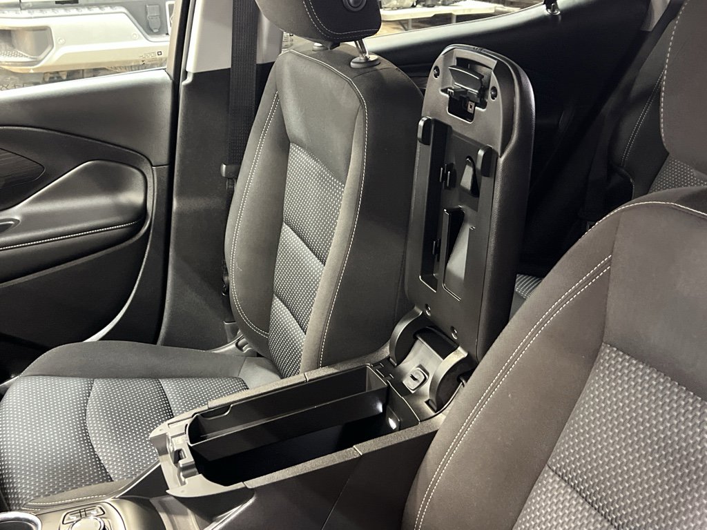 Used 2024 GMC Terrain SLE w/ Driver Convenience Package image 17