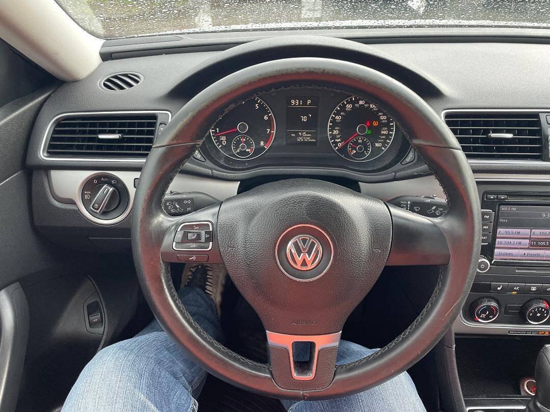 Used 2015 Volkswagen Passat 1.8T Limited Edition FWD image 18