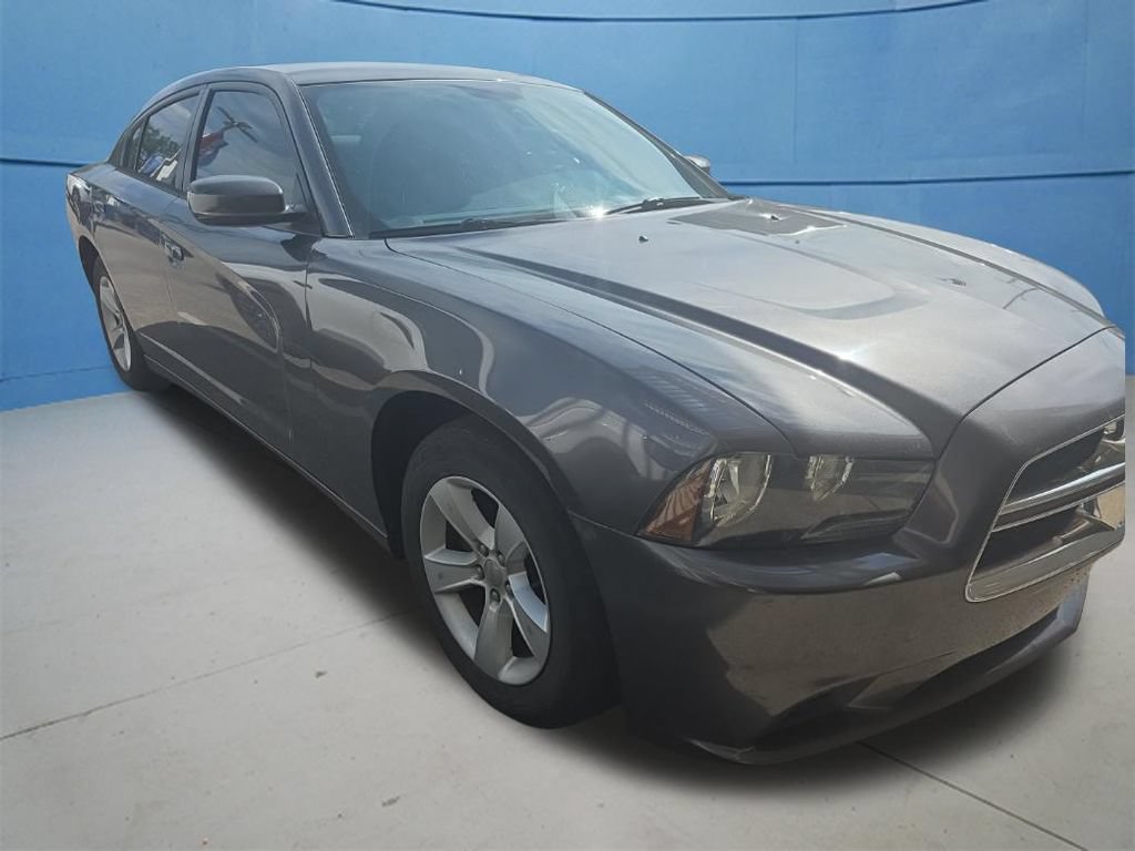 Used 2014 Dodge Charger SE RWD image 4
