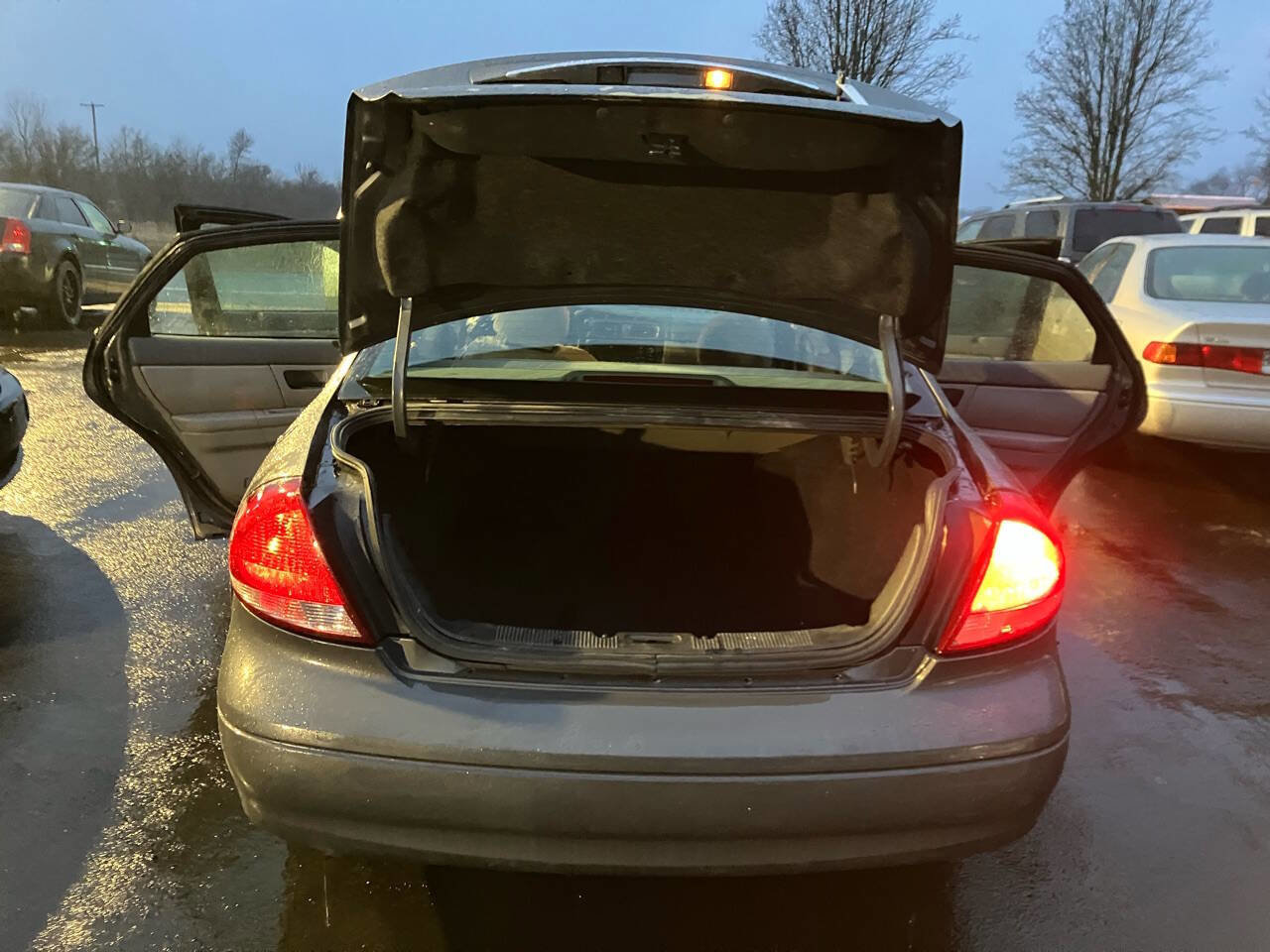 Used 2004 Ford Taurus SE image 32