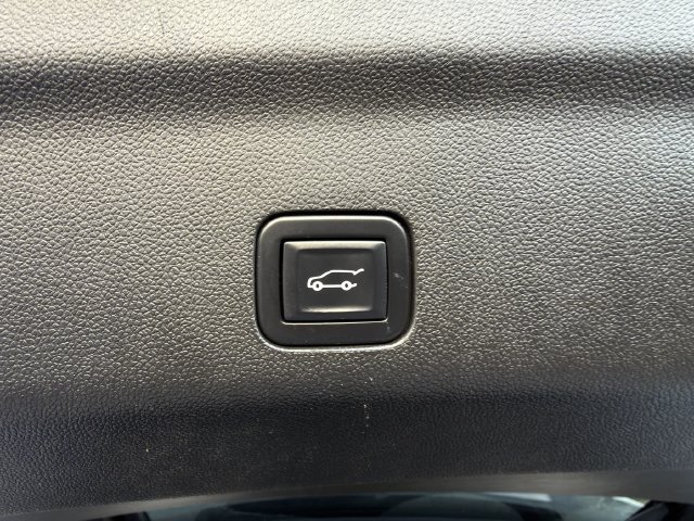 Used 2023 GMC Yukon XL AT4 w/ AT4 Premium Package AWD/4WD image 37