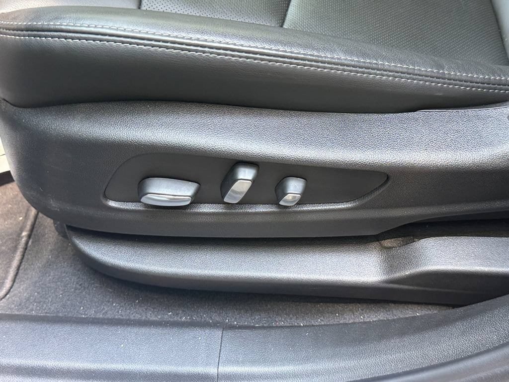Used 2024 Cadillac XT6 Premium Luxury w/ LPO, Floor Liner Package FWD image 26