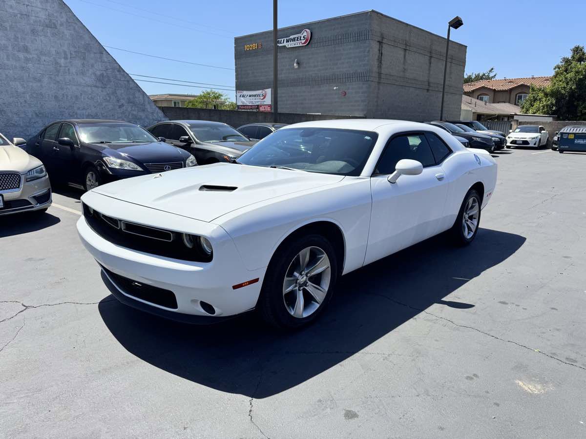 Used 2018 Dodge Challenger SXT RWD image 13