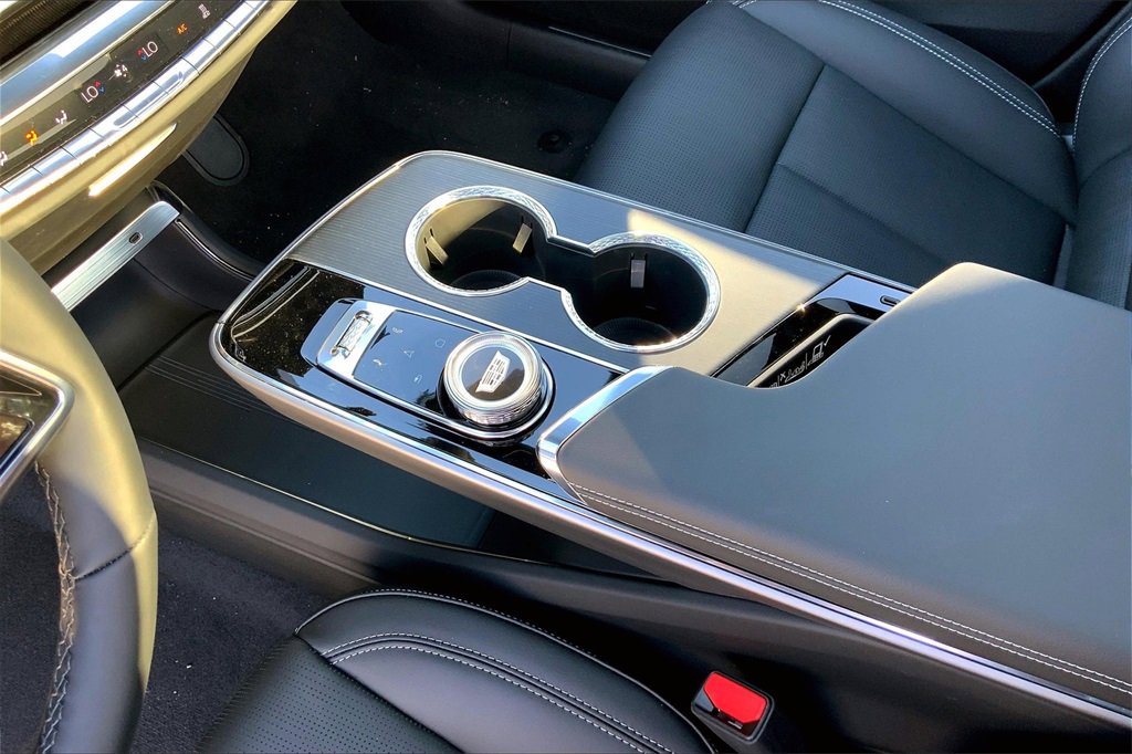 New 2025 Cadillac Lyriq Luxury image 10