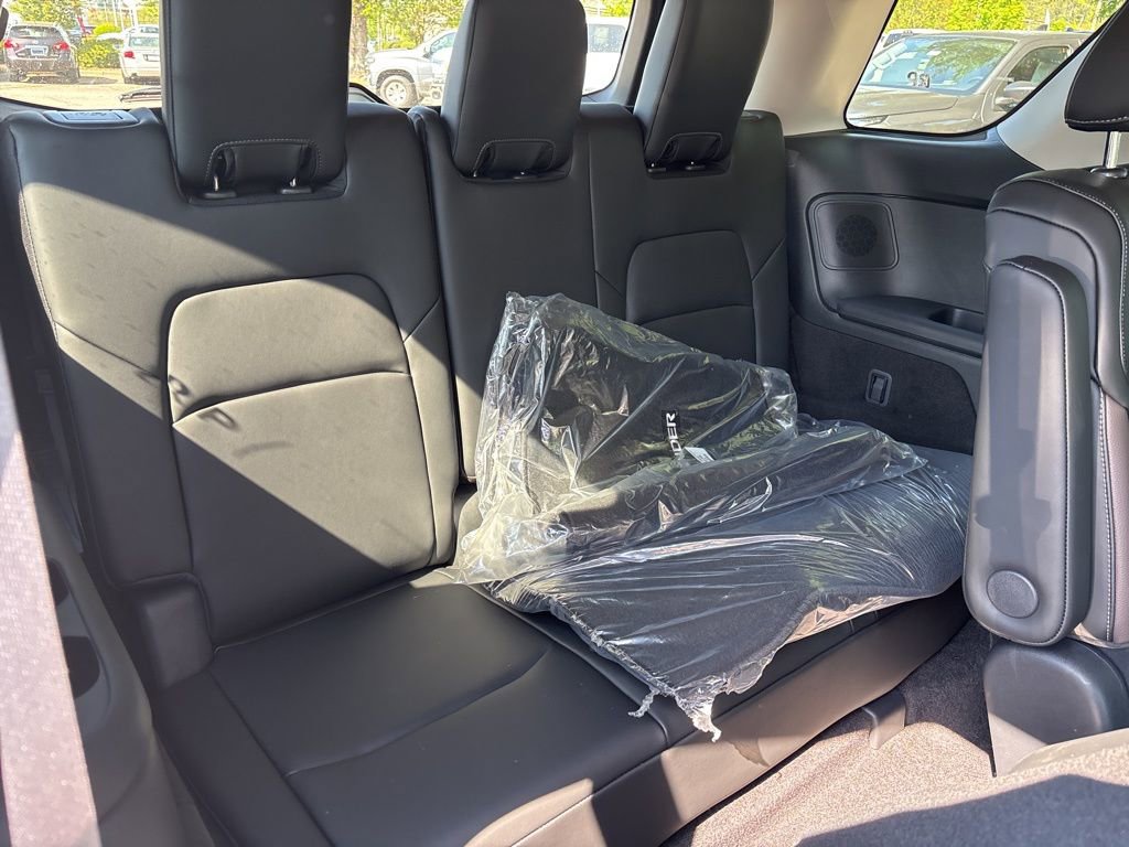 New 2026 Nissan Pathfinder Platinum image 18