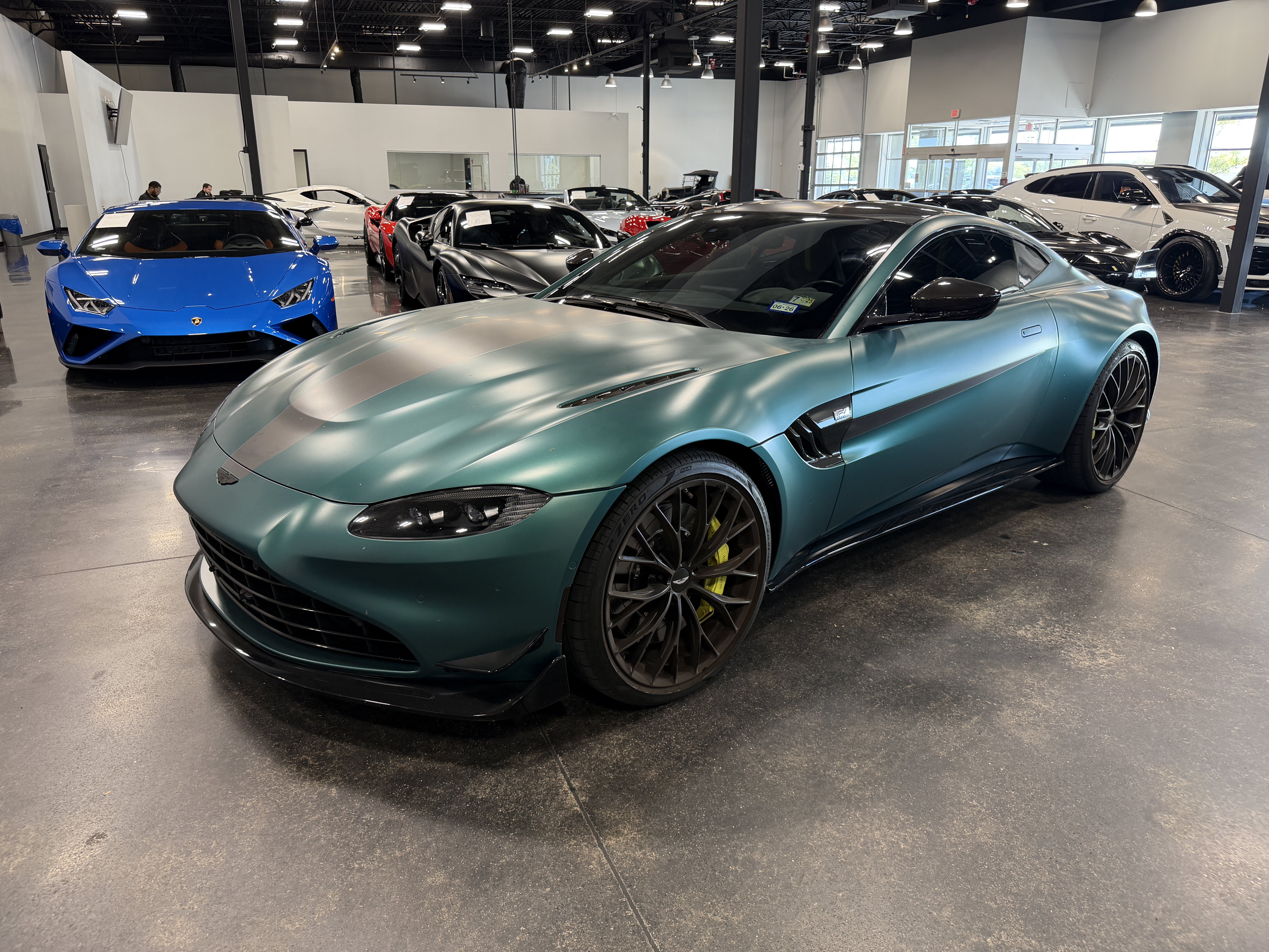 Used 2022 Aston Martin V8 Vantage Coupe RWD image 3
