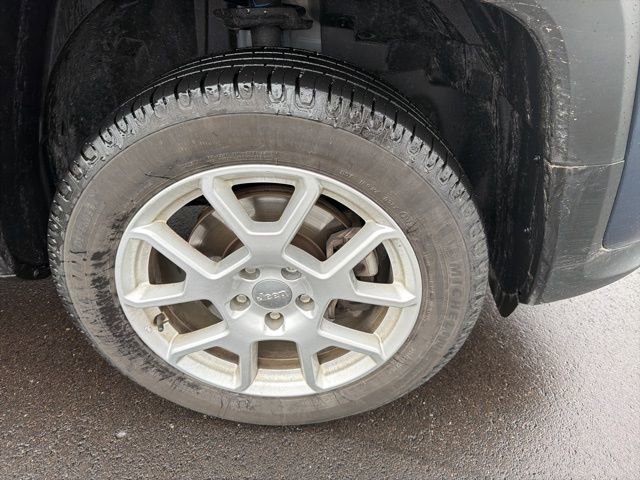 Used 2020 Jeep Renegade Latitude w/ Cold Weather Group image 3