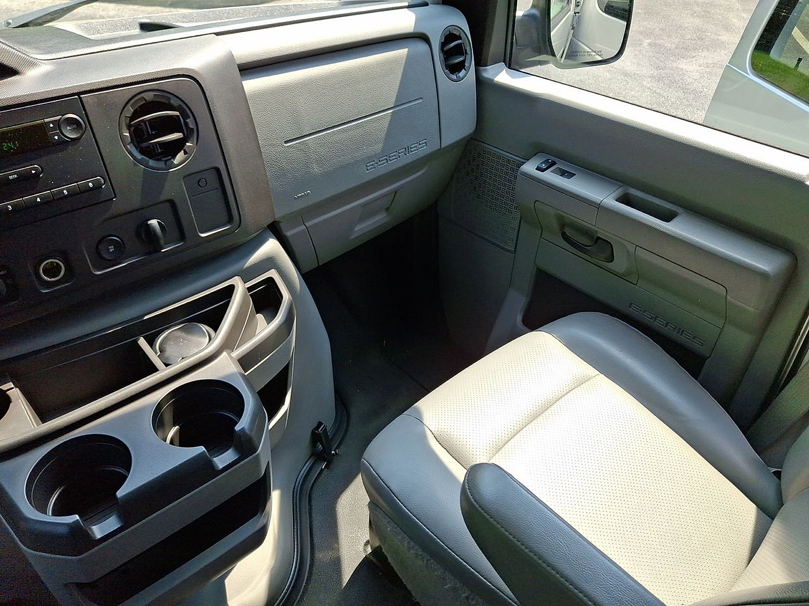 Used 2011 Ford E-350 and Econoline 350 XL w/ PWR Windows & Locks Group RWD image 14