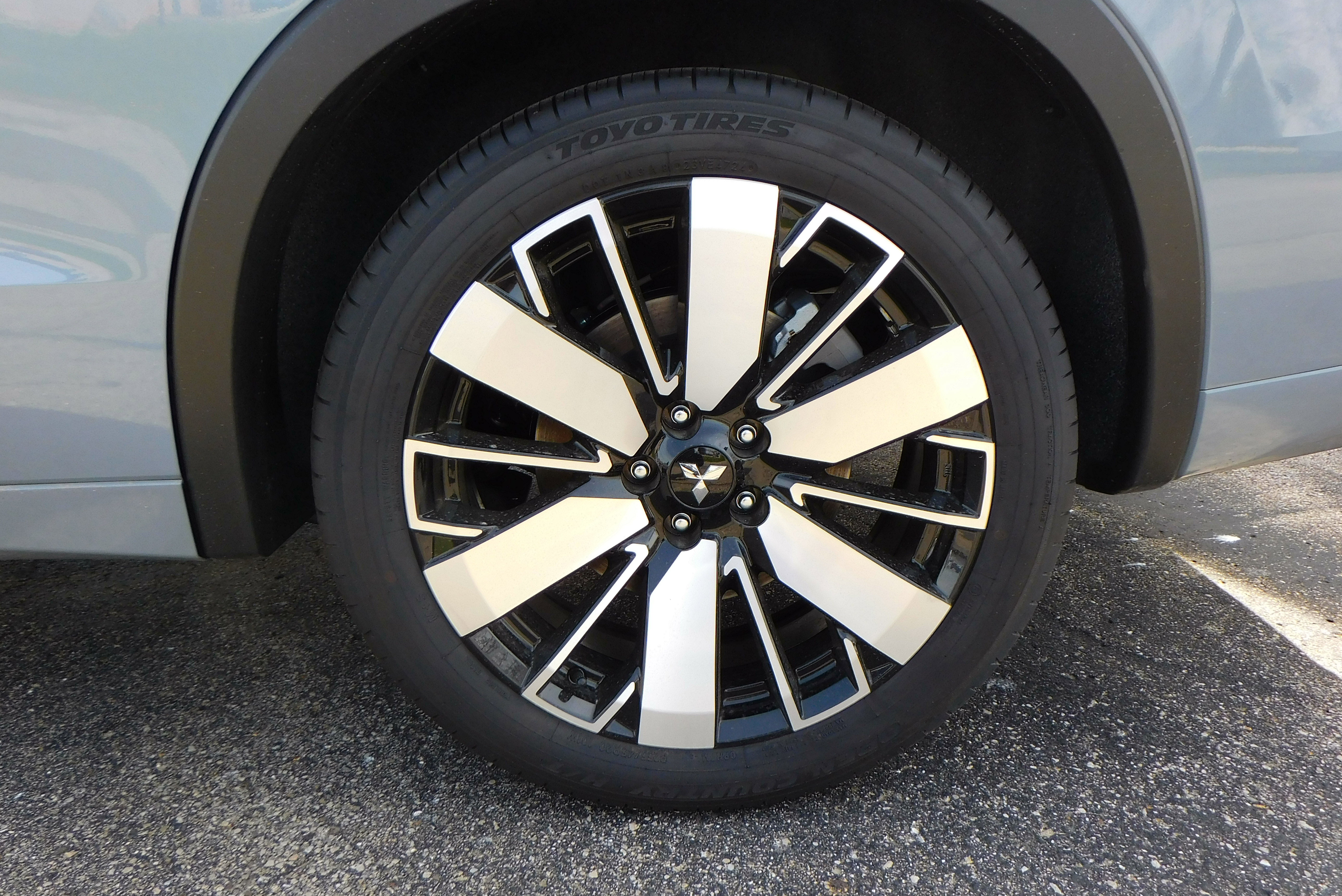 Used 2025 Mitsubishi Outlander SEL image 4