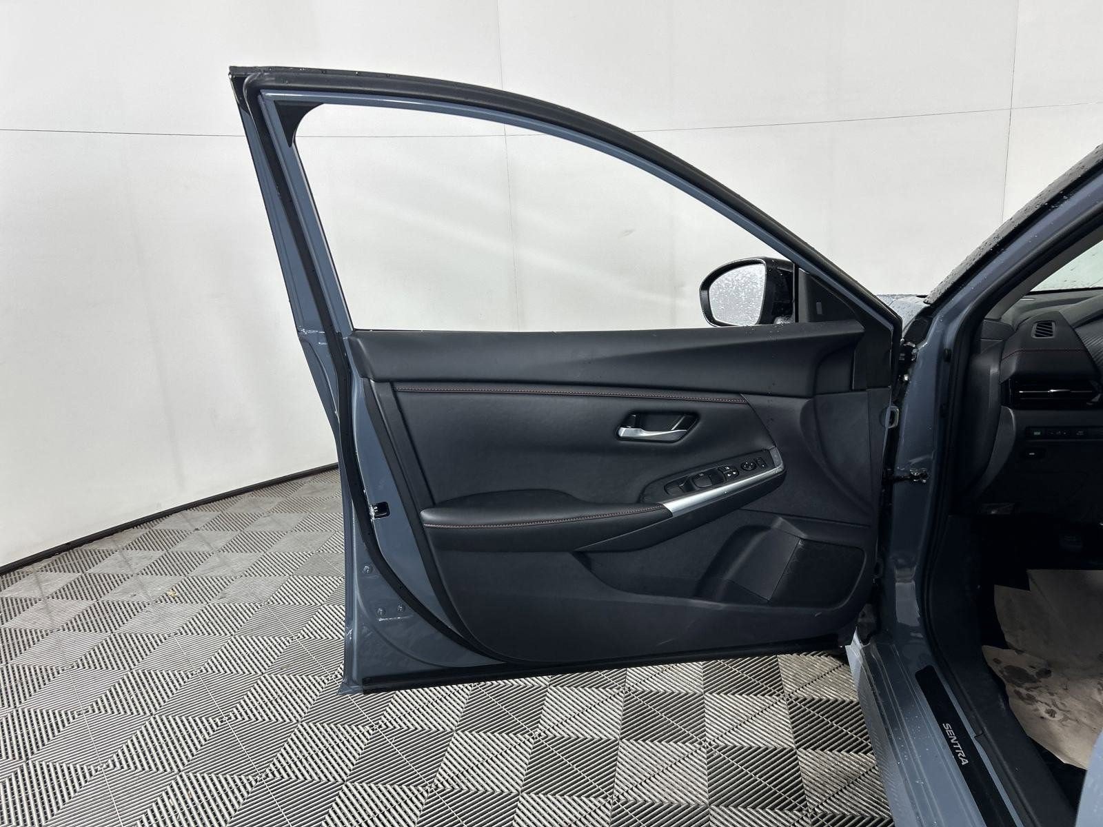 New 2025 Nissan Sentra SR FWD image 27