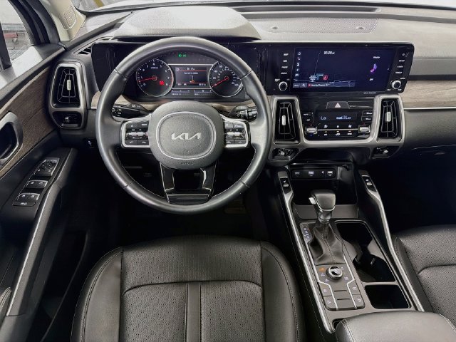 Used 2023 Kia Sorento S AWD/4WD image 29