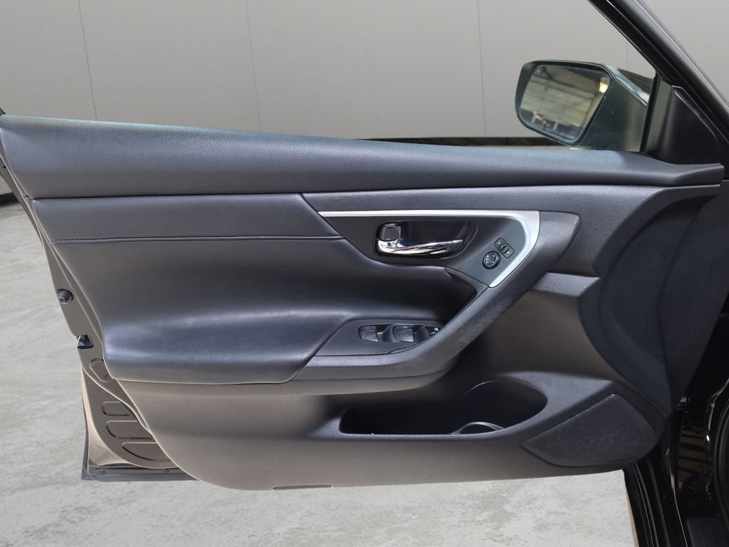 Used 2018 Nissan Altima 2.5 SR w/ SR Midnight Edition FWD image 12