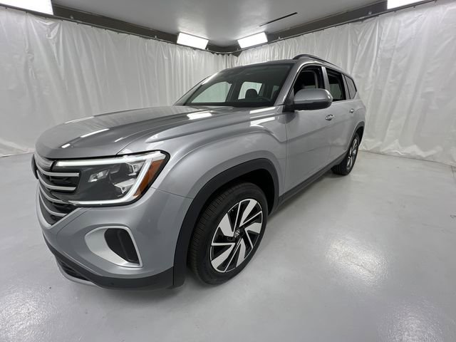 Used 2025 Volkswagen Atlas SE image 6