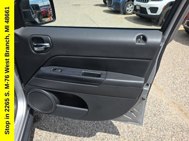 Used 2014 Jeep Patriot Latitude AWD/4WD image 35