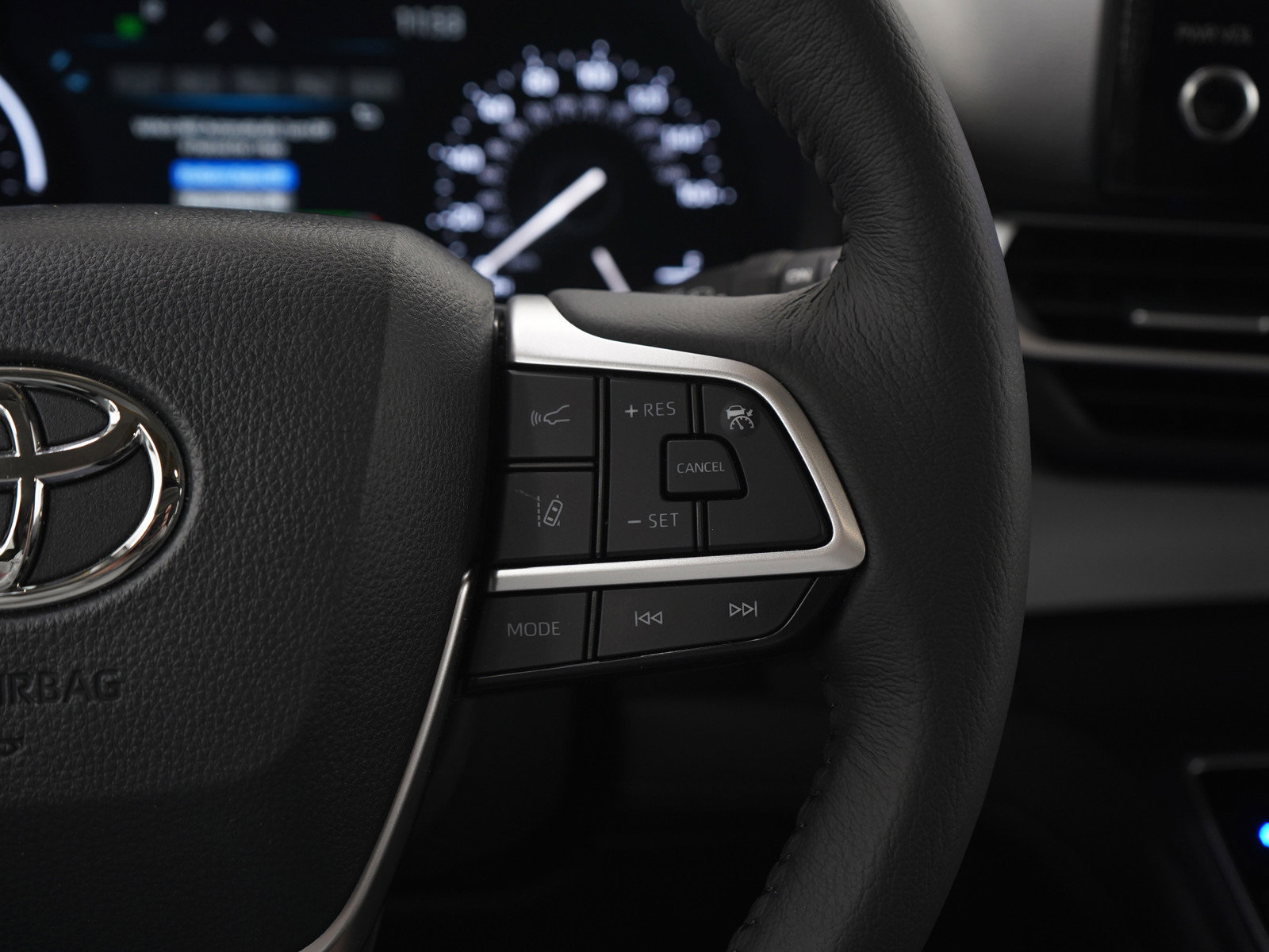Used 2025 Toyota Sienna XLE FWD image 29