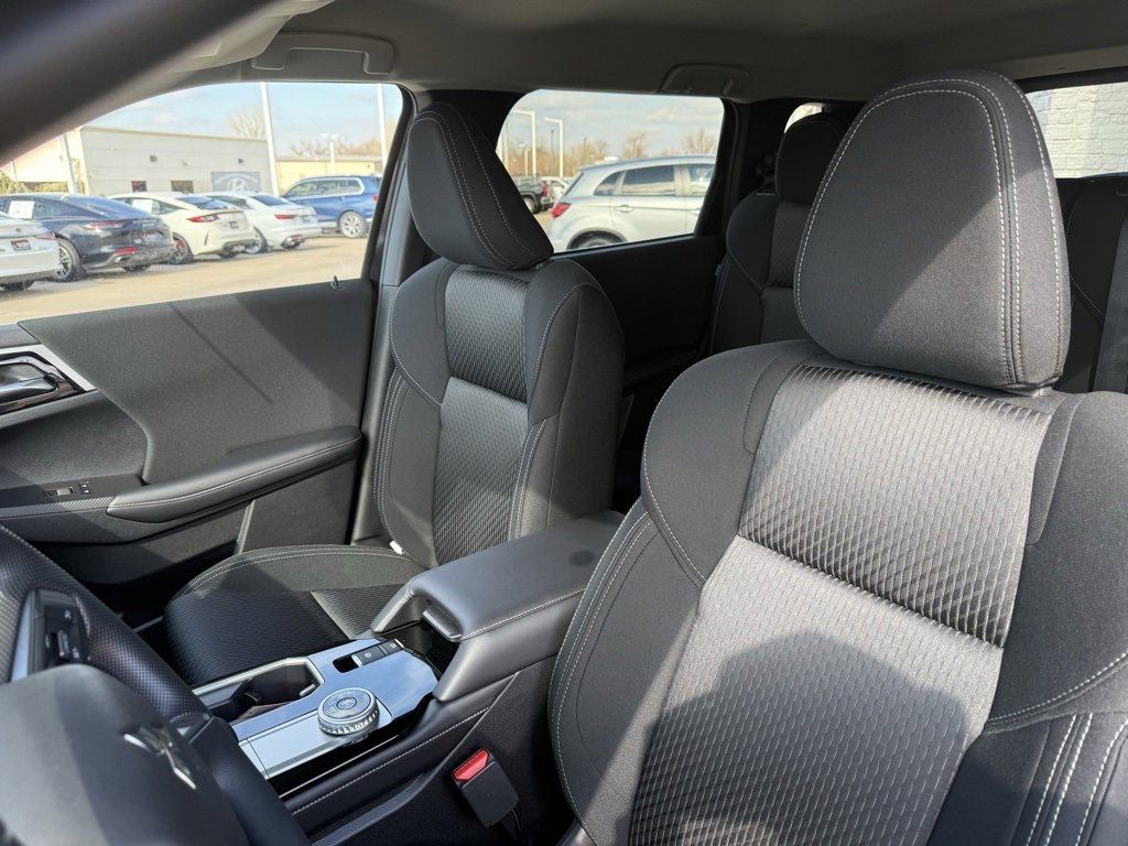 New 2026 Mitsubishi Outlander ES image 17