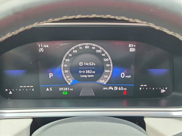Used 2025 Volkswagen Taos SE FWD image 11