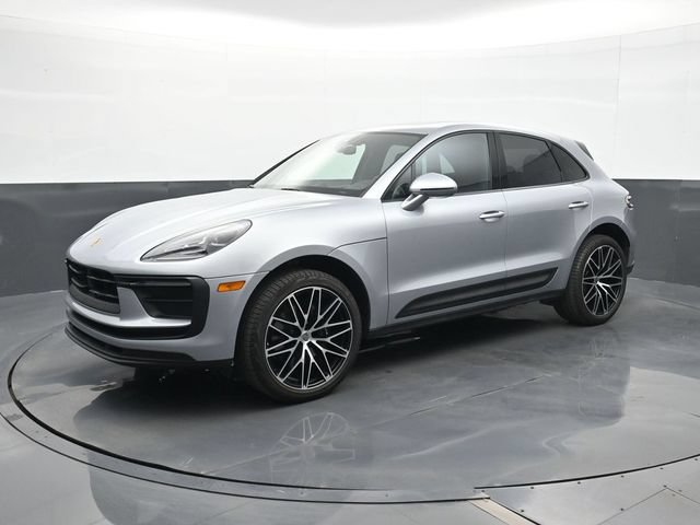 Certified 2025 Porsche Macan AWD/4WD image 1