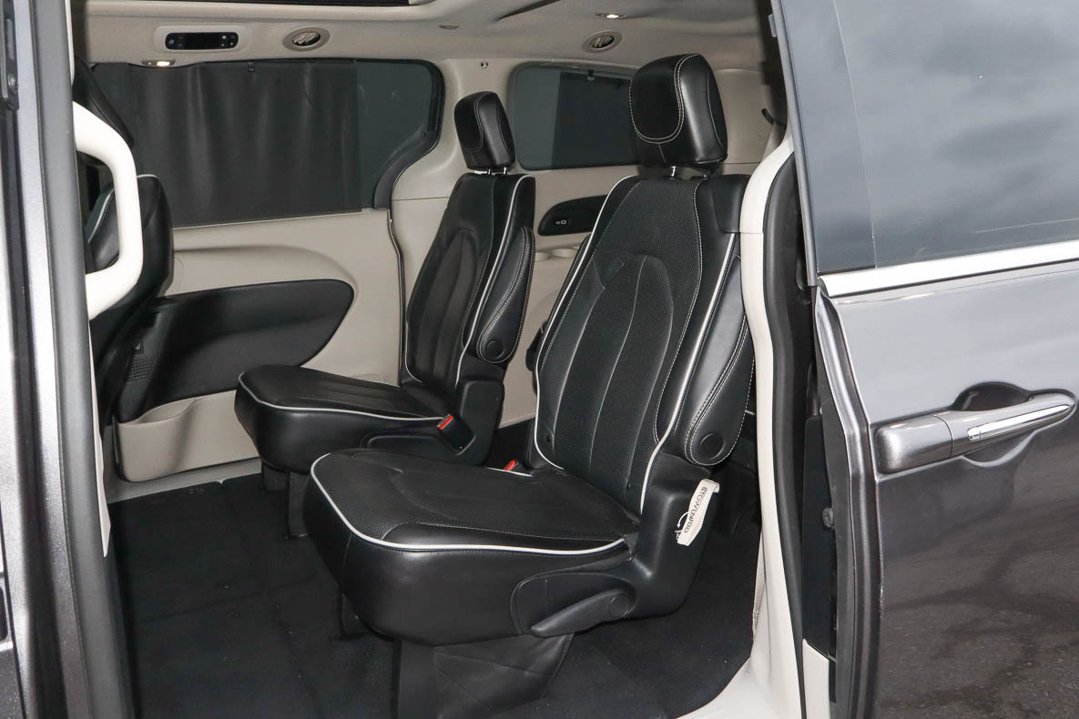 Used 2023 Chrysler Pacifica Limited FWD image 8