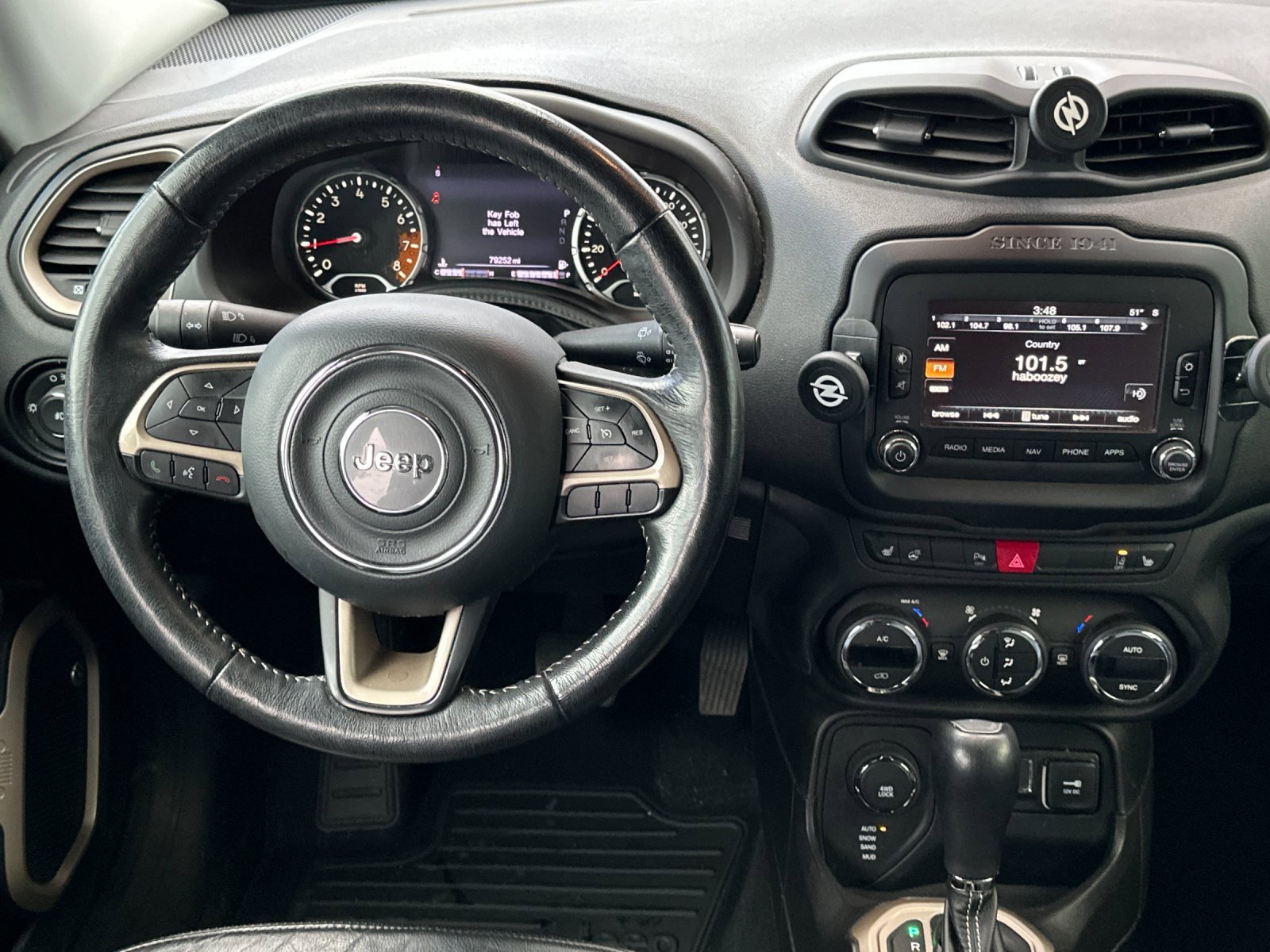 Used 2017 Jeep Renegade Limited image 13