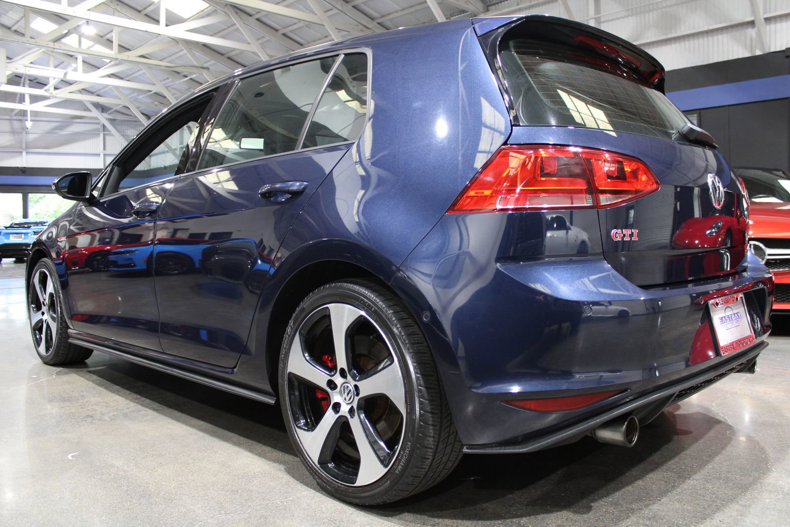 Used 2016 Volkswagen GTI SE FWD image 9