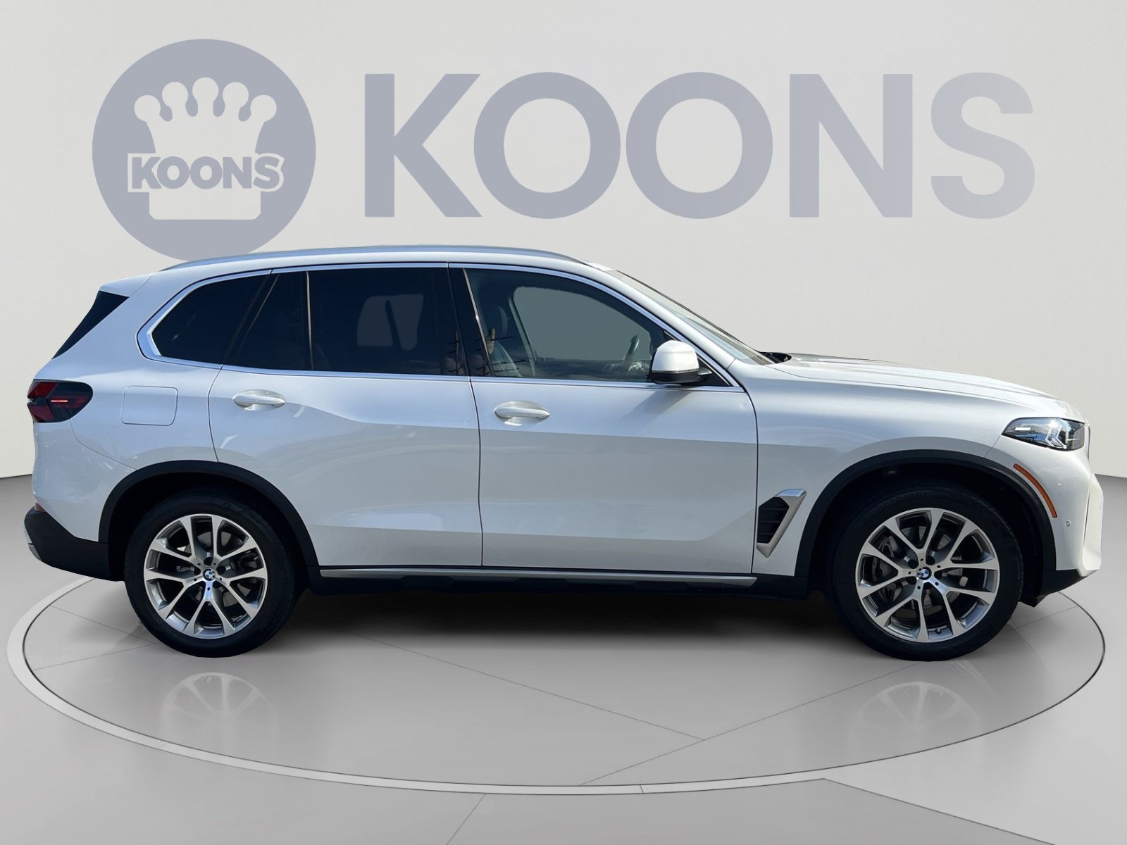 Used 2024 BMW X5 xDrive40i w/ Premium Package AWD/4WD image 8