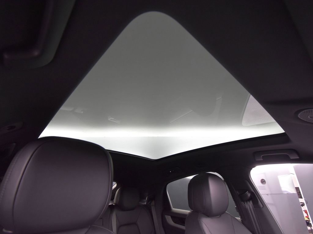 Used 2024 Porsche Cayenne Coupe image 18