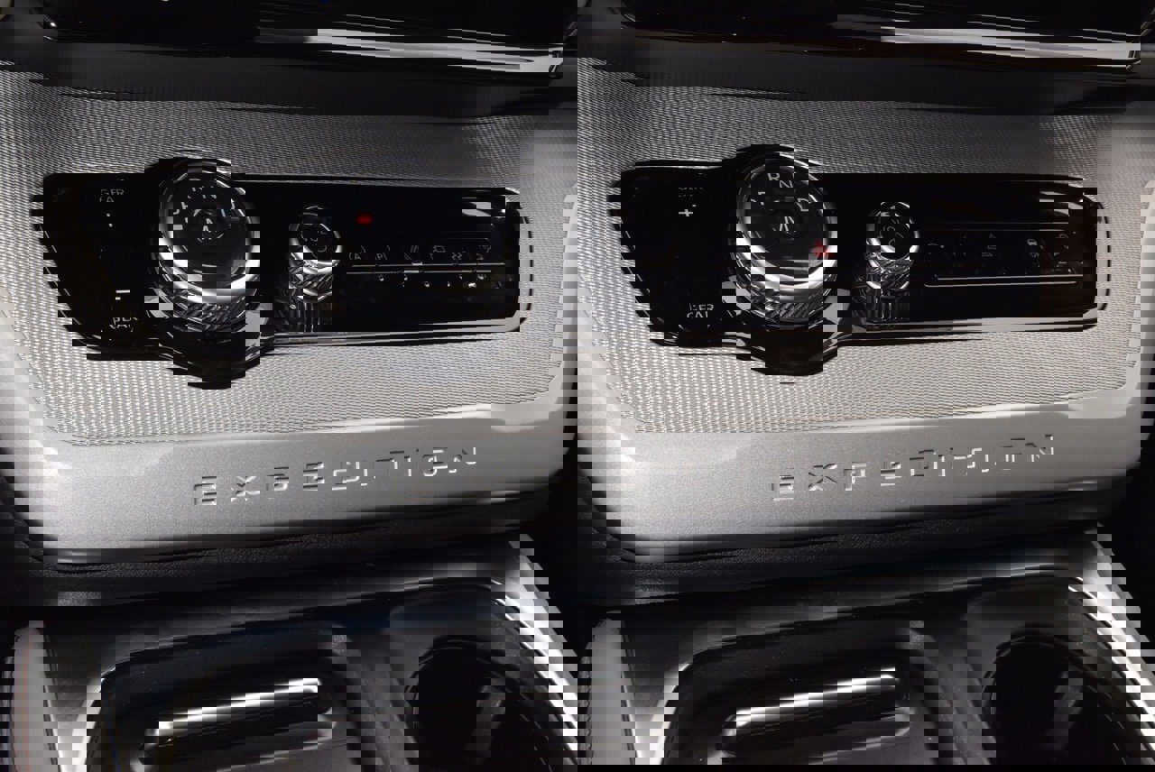 Certified 2025 Ford Expedition Active image 30