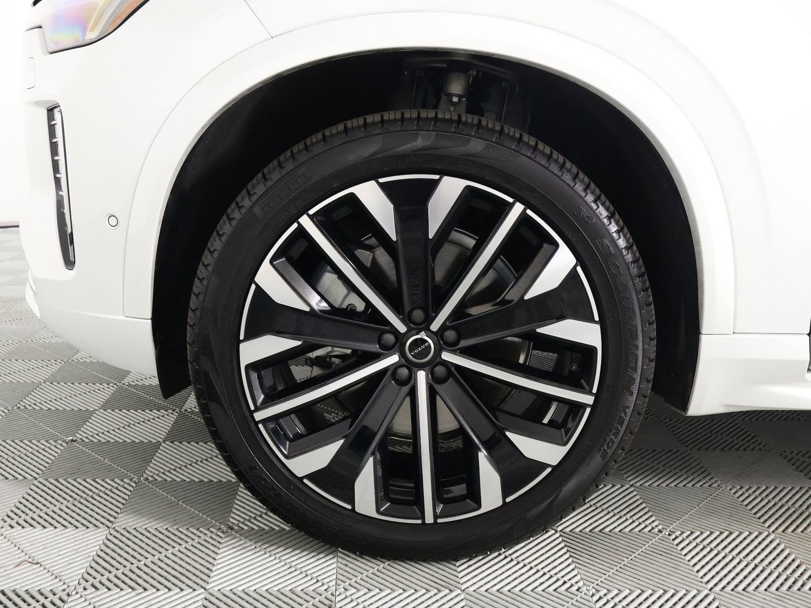Certified 2026 Volvo XC90 B6 Plus w/ Protection Package AWD/4WD image 28