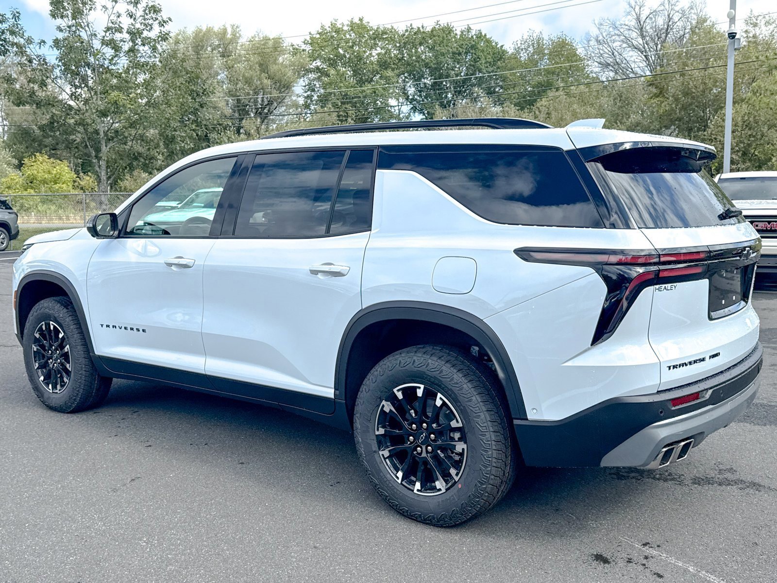 New 2026 Chevrolet Traverse Z71 w/ Enhanced Driving Package image 2