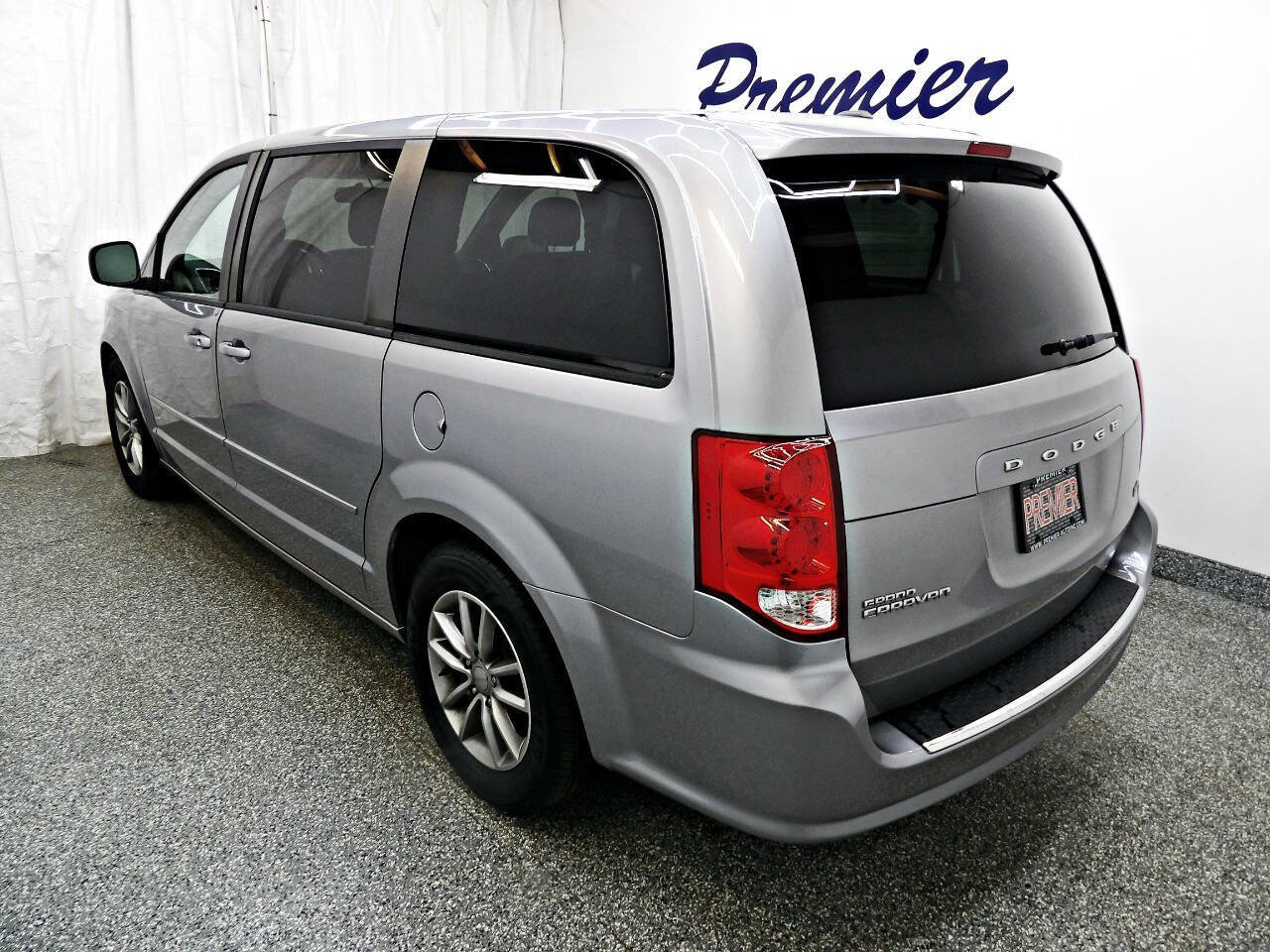 Used 2016 Dodge Grand Caravan SE image 4