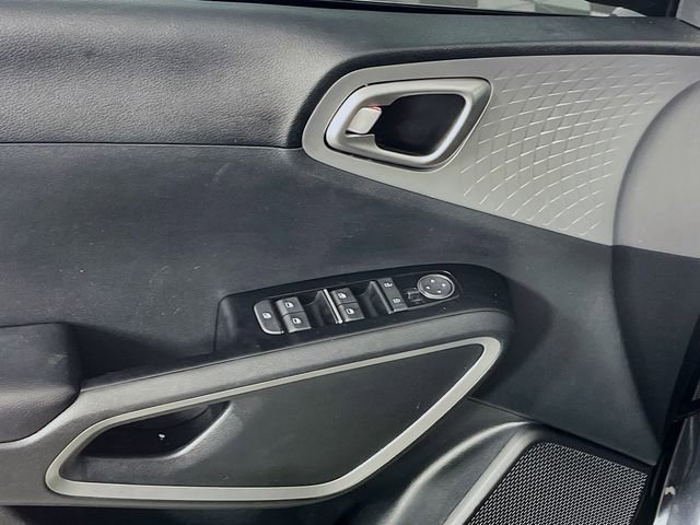 Used 2020 Kia Soul LX image 18