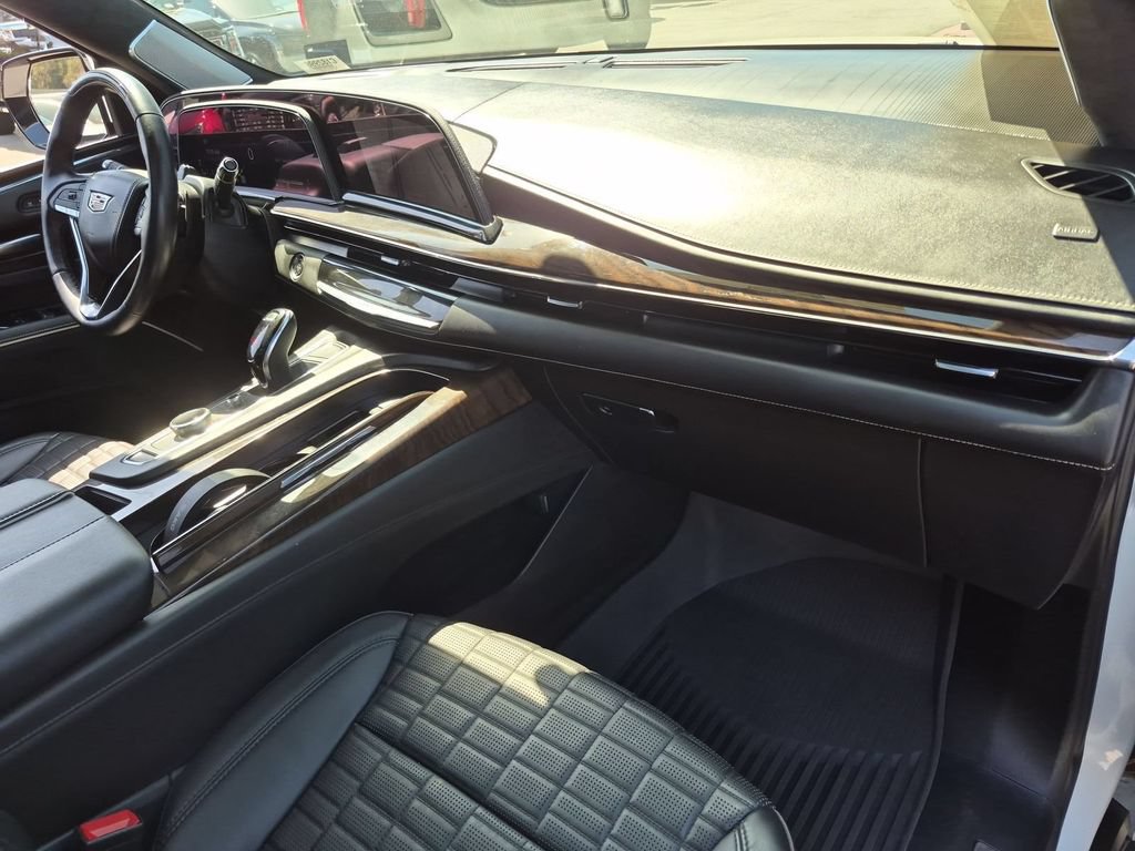 Certified 2024 Cadillac Escalade Sport Platinum w/ LPO, Floor Liner Package AWD/4WD image 22