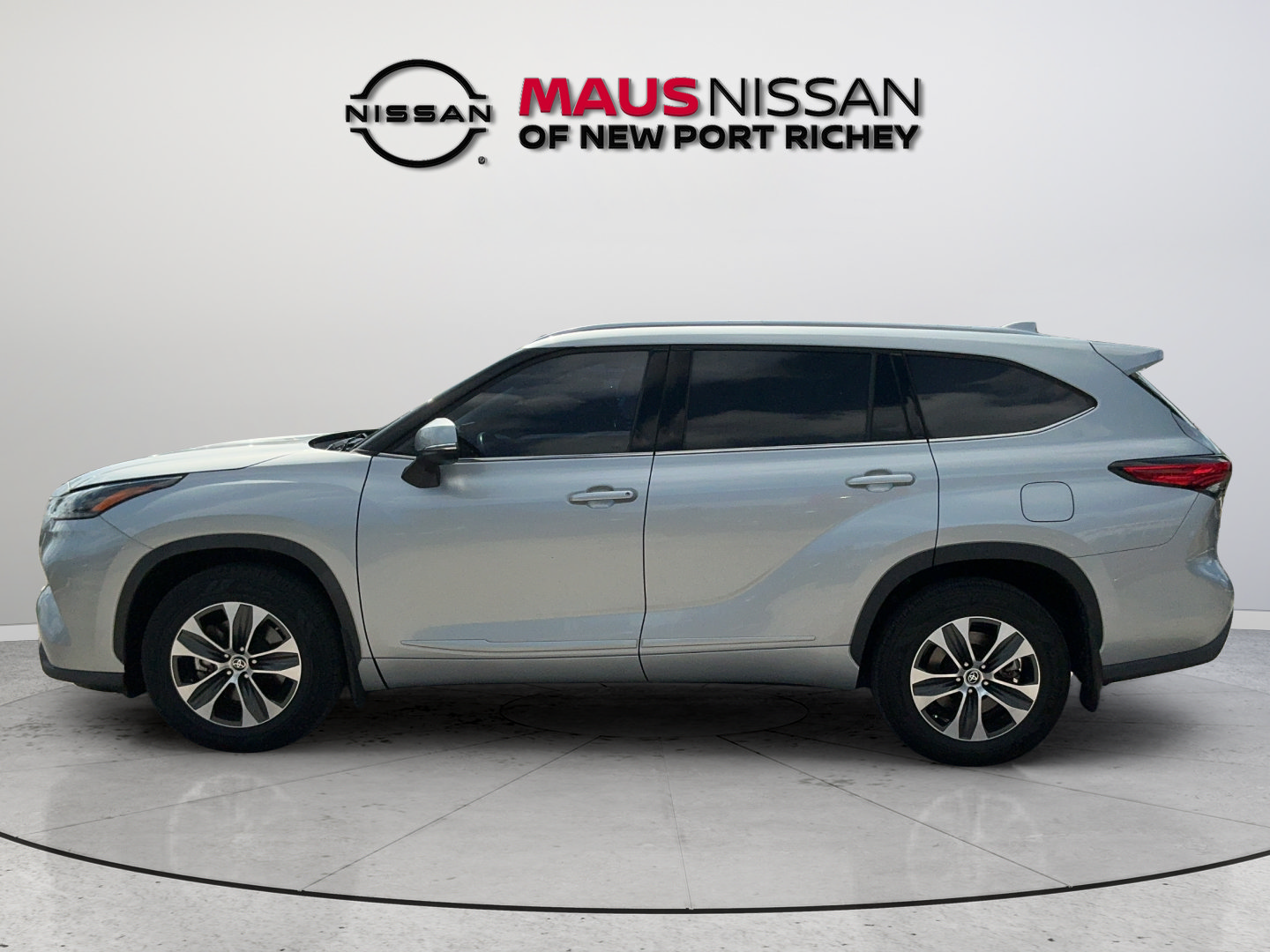 Used 2021 Toyota Highlander XLE AWD/4WD image 8
