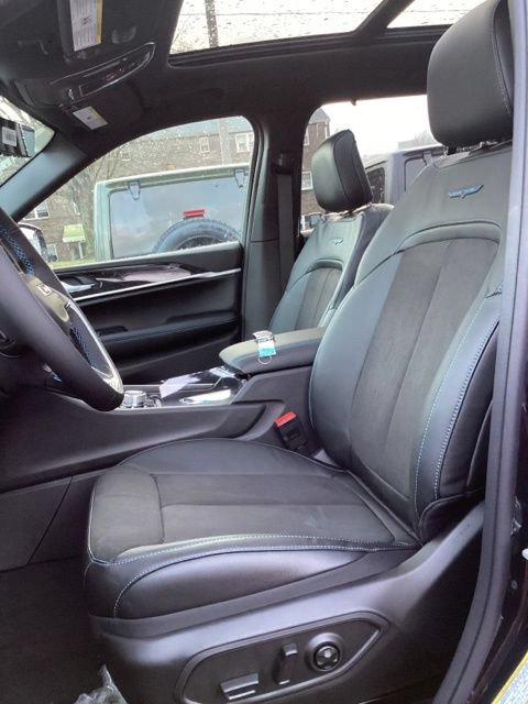 New 2024 Jeep Grand Cherokee Trailhawk w/ Advanced Protech Group II AWD/4WD image 7