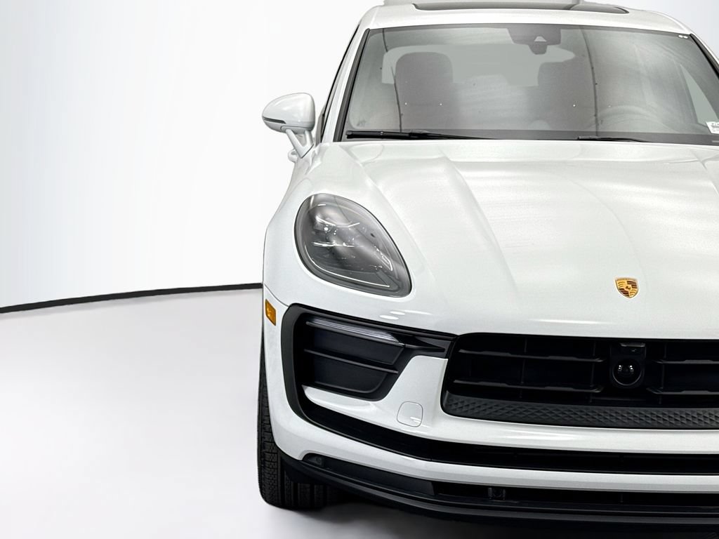 Used 2026 Porsche Macan AWD/4WD image 12