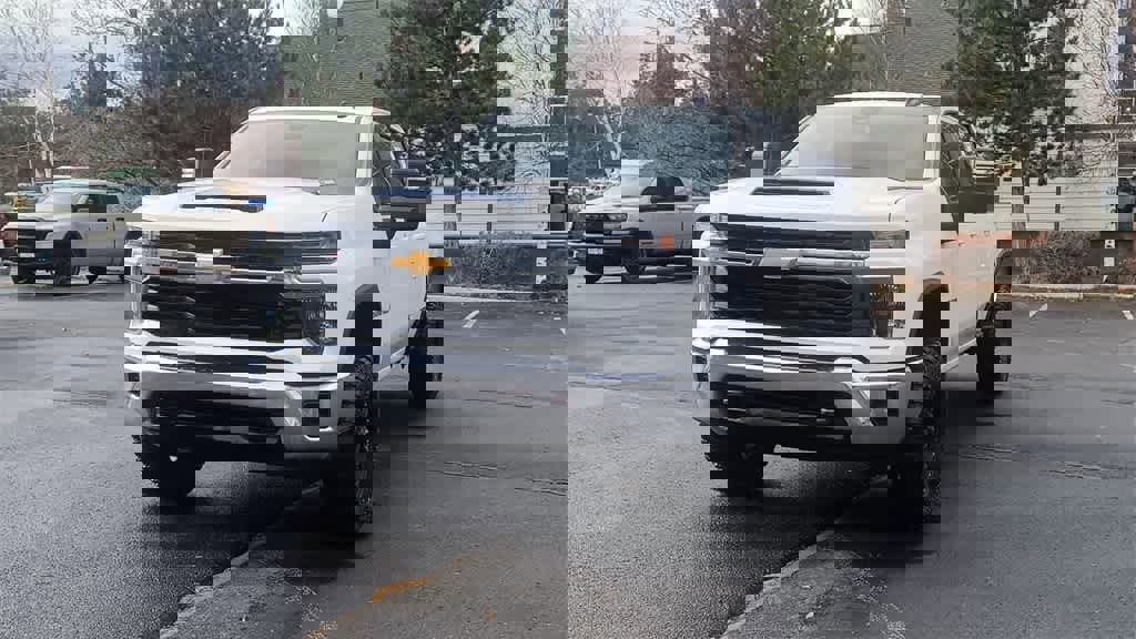 Used 2024 Chevrolet Silverado 3500 LT image 4