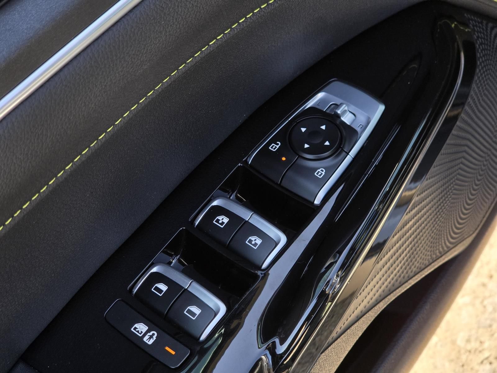 Used 2025 Kia K5 GT FWD image 21