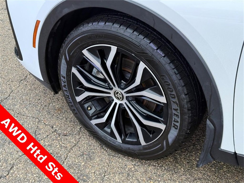 Used 2023 Toyota Crown XLE image 10