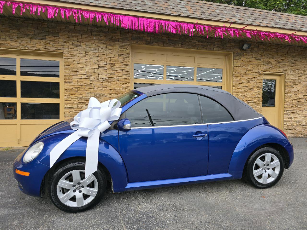 Used 2007 Volkswagen Beetle 2.5L Convertible image 16