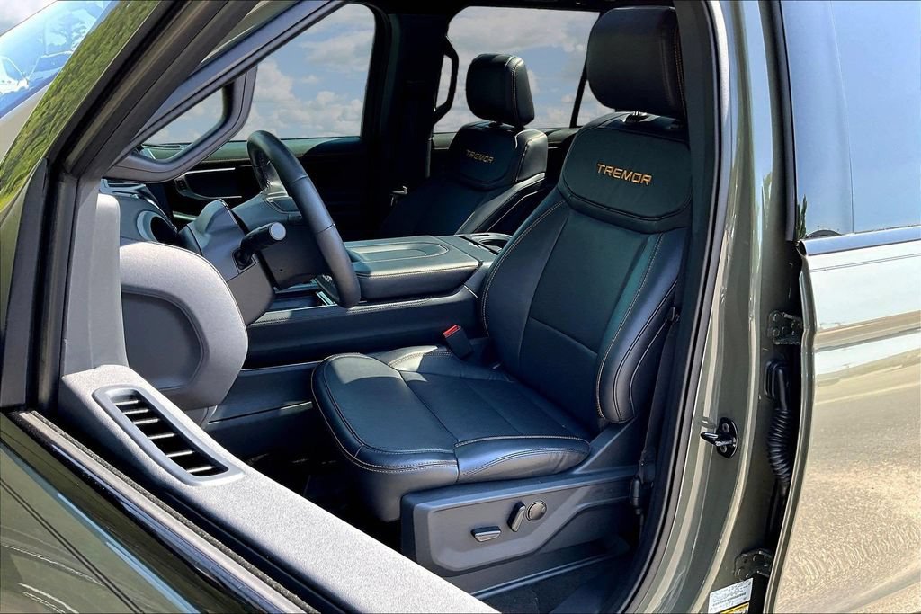 Used 2025 Ford Expedition Tremor AWD/4WD image 23