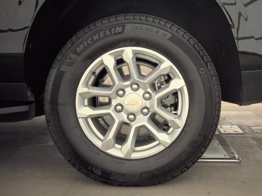 Used 2025 Chevrolet Suburban LS image 11