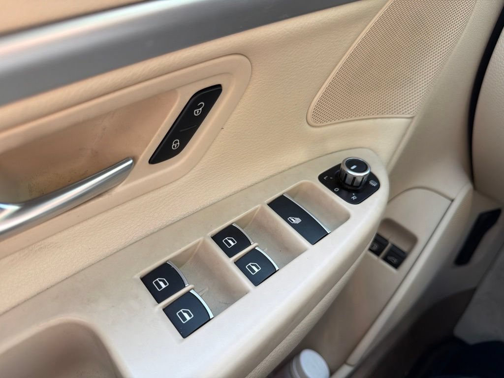 Used 2012 Volkswagen Eos Komfort FWD image 17
